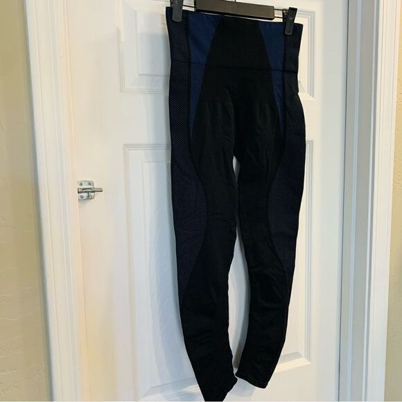 SPANX High Rise Seamless Athletic Leggings Black and Blue Size Large - Picture 3 of 11
